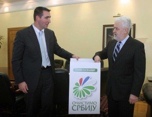 Ministar životne sredine i prostornog planiranja Oliver Dulić predao je prve kutije premijeru Republike Srbije Mirku Cvetkoviću, u čiji su kabinet postavljene.