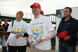 Gdin Sotiris Janopulos i gdin Milan Kindjic, obracanje na pocetku danasnje akcije Gdin Sotiris Janopulos i gdin Milan Kindjic, obracanje na pocetku danasnje akcije