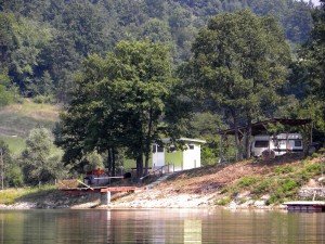 Objekti na jezeru Gruža