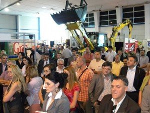 posetioci na otvaranju KOMDEL EXPO