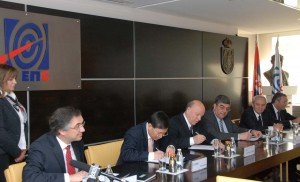 Memorandum su potpisali Dragomir Marković, generalni direktor EPS-a, Žan Fransoa Bakl, potpredsednik u direkciji za hidroelektrane i elektroenergetski sistem kanadskog „Lavalina“ i Žang Kibo