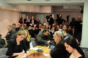 konferencija za novinare CEDEF-a Prvoplasirana novinarka, Slavica Gligorović, predstavnica Radio televizije Srbije za medijski prilog “Lepe kuće Srbije” koji je odneo najviše glasova stručnog žirija, osvojila je putovanje Dizeldorf i posetu predstavništvu kompanije Ceresit u tom gradu