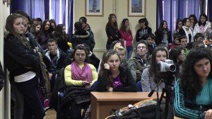 kragujevacki ucenici osnovnih i srednih skola na Festivalu U okviru Trećeg festivala ekološkog obrazovanja u Kragujevcu, održano je niz manifestacija, a deo programa bila je i prezentacija o biodiverzitetu jezera Ćelije, Palić i Šumarice. O biodiverzitetu jezera Ćelije govorili su učenici kruševačke Gimnazije, jezera Palić učenici Tehničke škole ’’Ivan Sarić’’ iz Subotice, a jezera Šumarice članovi CEOOR- a iz Kragujevca.