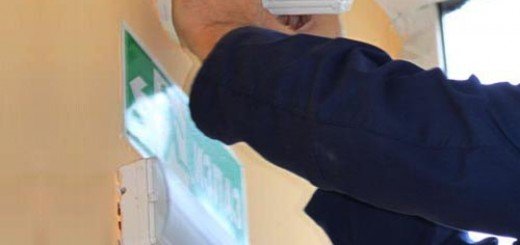 korisnici Doma učenika Srednje PTT škole organizovali su zajedničku volontersku akciju zamene sijalica