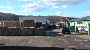 Brzan Plast Nedavno kompanija Ekostar Pak organizovala je predavanje u Privrednoj komori Beograda gde su predstavljeni podoperateri za zbrinjavanje opasnog ambalažnog otpada, od ulja odn. maziva – Rafinerija nafte Beograd, pesticida – Envi Pack i hemikalija - Hemoprodukt.