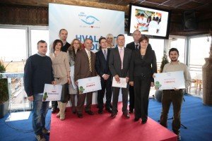 Pobednici novinarskog i foto konkursa sa domacinima