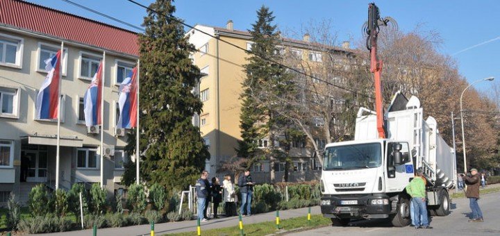 specijalizovano vozilo za uklanjanje animalnog otpada