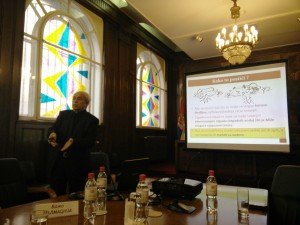 Prof Božo Dalmacija sa Departmana za hemiju, Prirodno-matematički fakultet Univerziteta u Novom Sadu