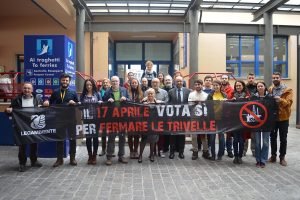 Vota si per fermarele trivele