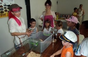 U okviru akcije deca su bila u prilici i da se druže sa zmijama